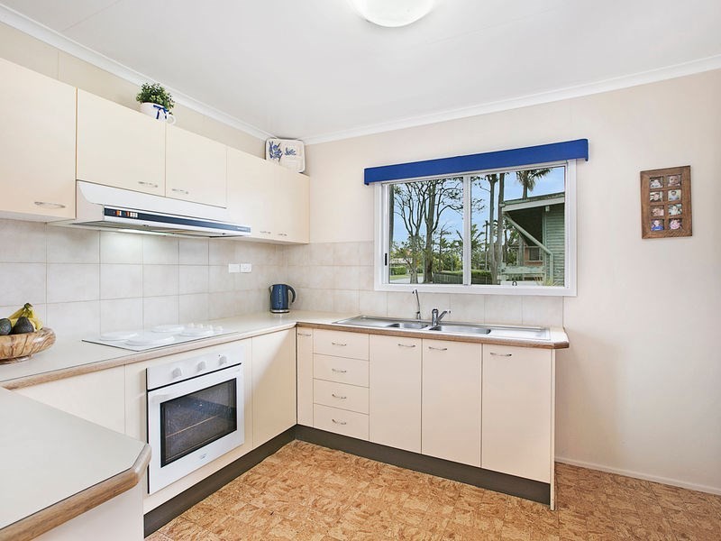 2 Cavanaugh Street, Wynnum West QLD 4178