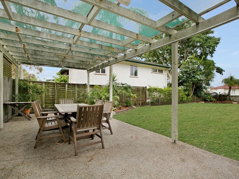 2 Cavanaugh Street, Wynnum West QLD 4178