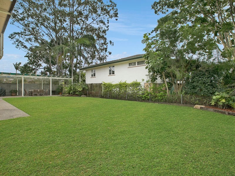 2 Cavanaugh Street, Wynnum West QLD 4178