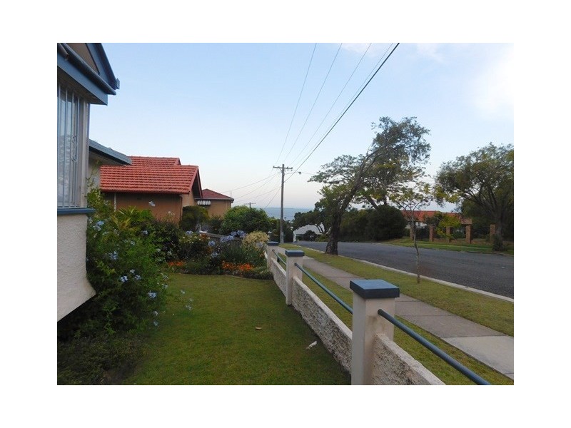 64 Carlton Terrace, Wynnum QLD 4178