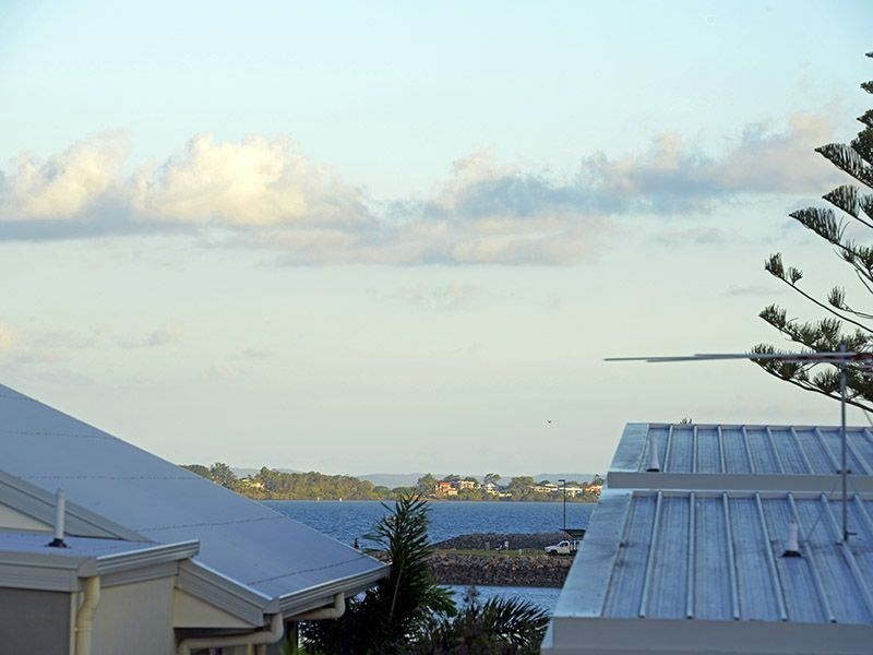 24 Stewart Parade, Manly QLD 4179