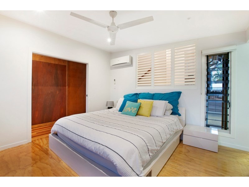 24 Stewart Parade, Manly QLD 4179