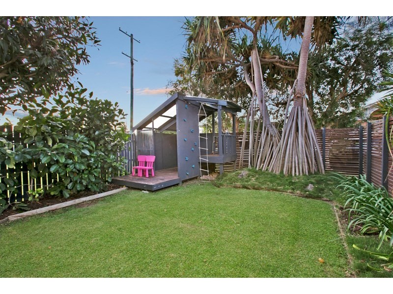 24 Stewart Parade, Manly QLD 4179