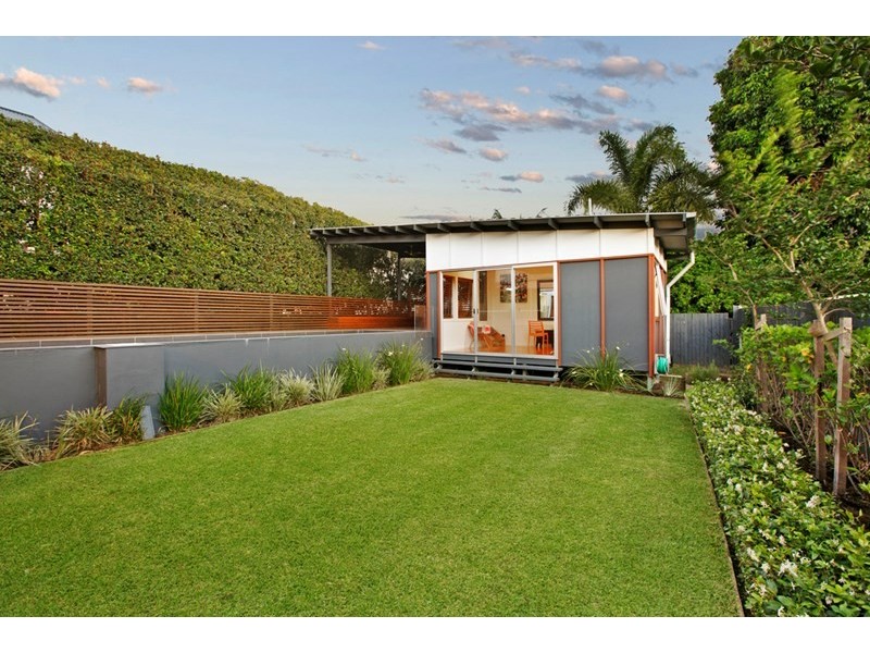 24 Stewart Parade, Manly QLD 4179