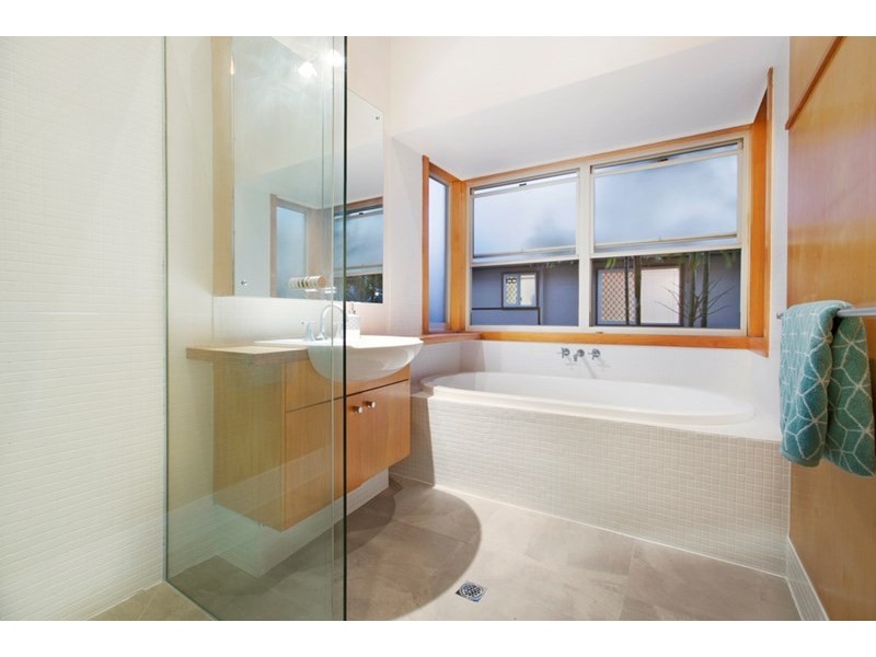 24 Stewart Parade, Manly QLD 4179