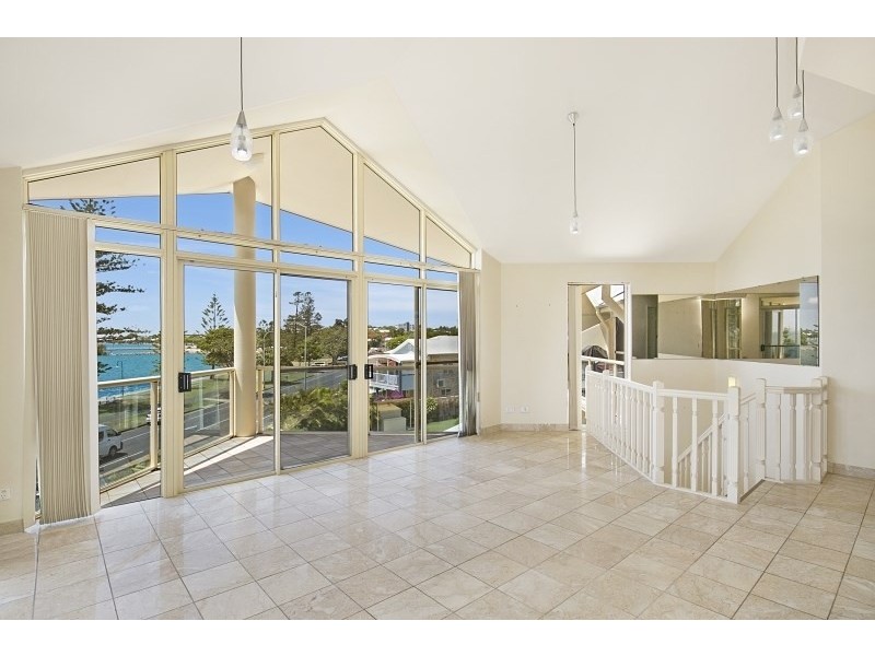 1/65 Waterloo Esplanade, Wynnum QLD 4178