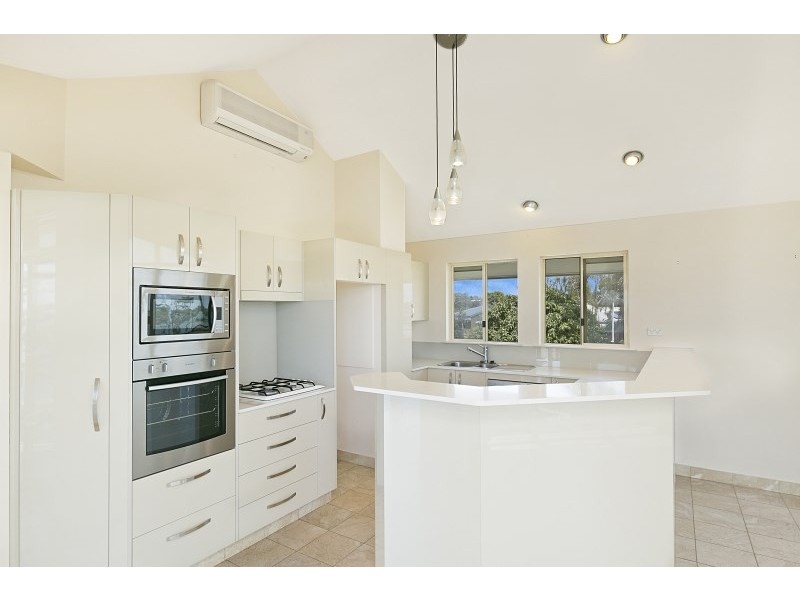 1/65 Waterloo Esplanade, Wynnum QLD 4178