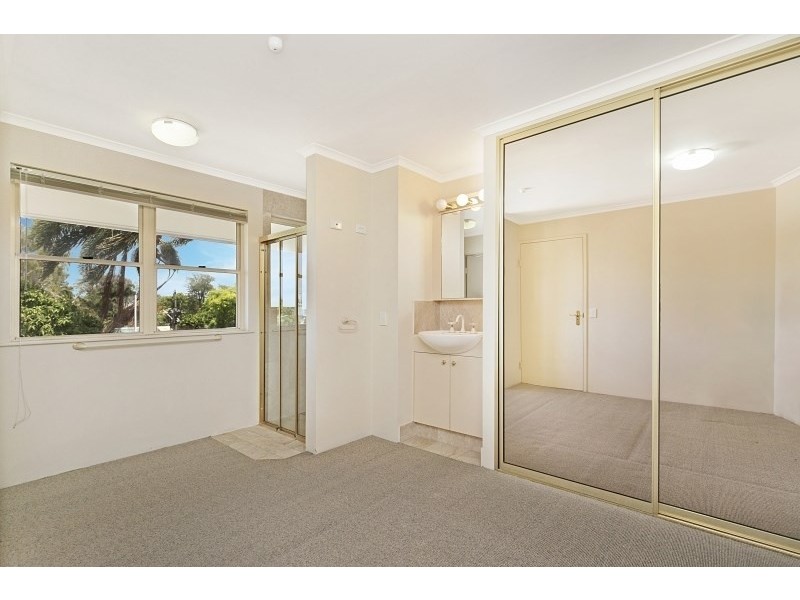 1/65 Waterloo Esplanade, Wynnum QLD 4178