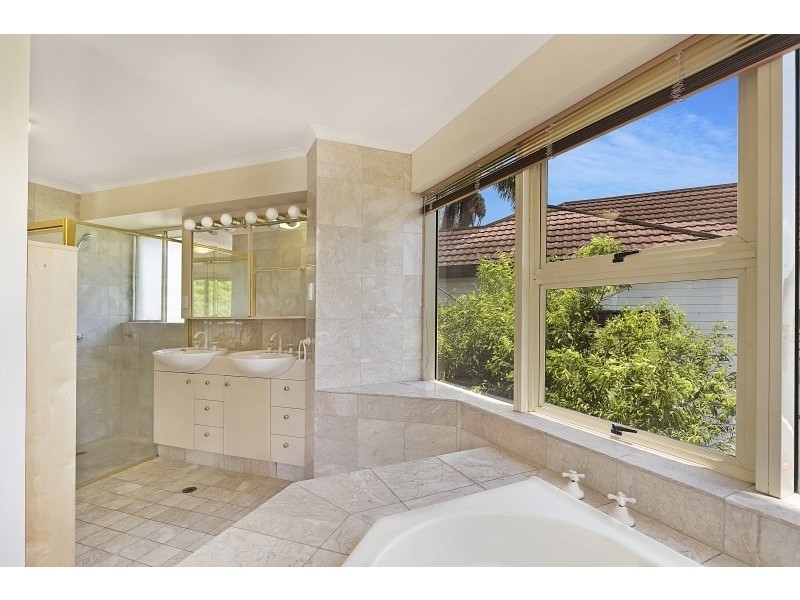 1/65 Waterloo Esplanade, Wynnum QLD 4178