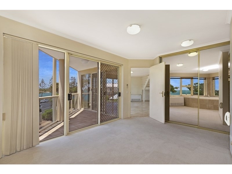 1/65 Waterloo Esplanade, Wynnum QLD 4178