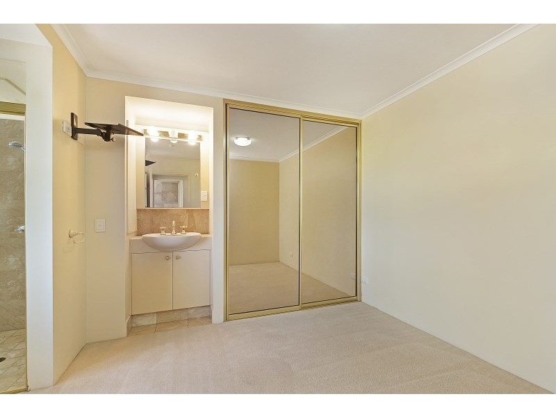 1/65 Waterloo Esplanade, Wynnum QLD 4178