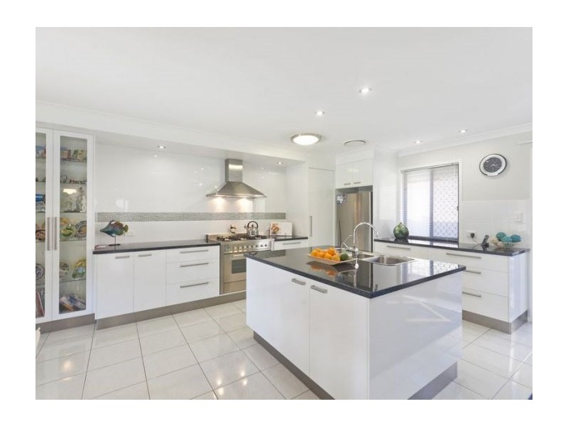 6 Figtree Place, Wakerley QLD 4154