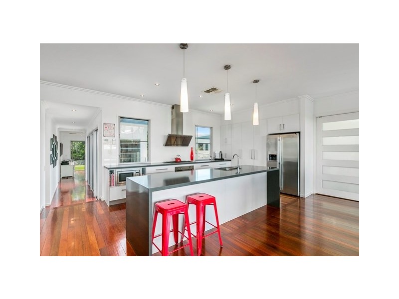 27 Roseneath Parade, Wynnum West QLD 4178