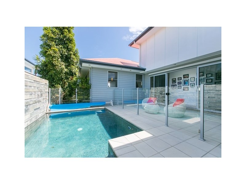 27 Roseneath Parade, Wynnum West QLD 4178
