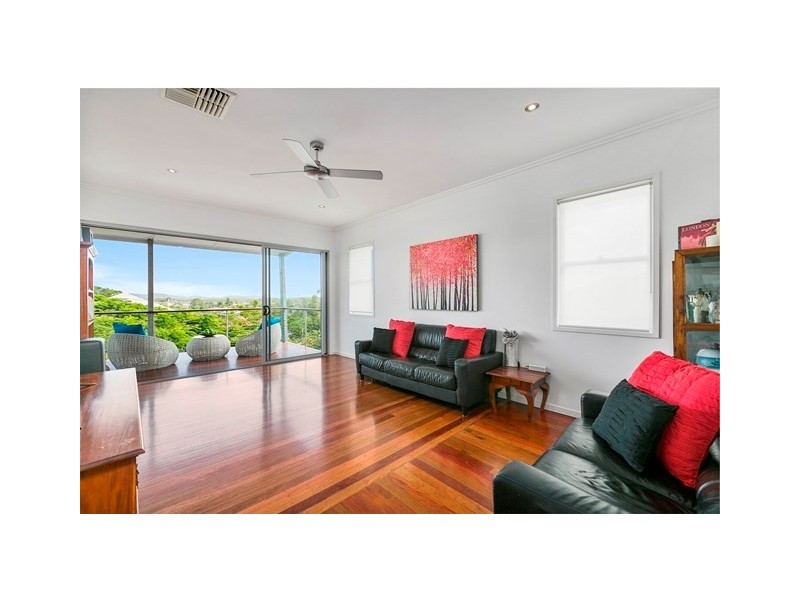 27 Roseneath Parade, Wynnum West QLD 4178