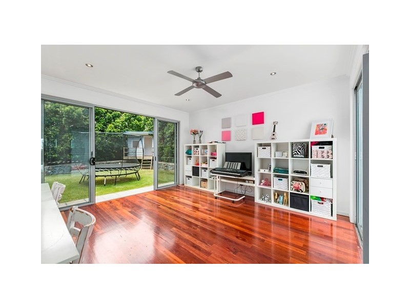 27 Roseneath Parade, Wynnum West QLD 4178