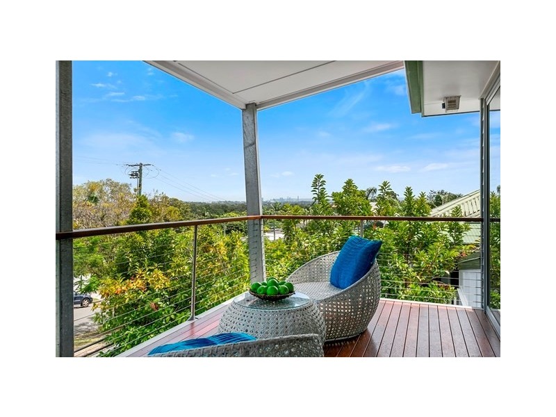 27 Roseneath Parade, Wynnum West QLD 4178