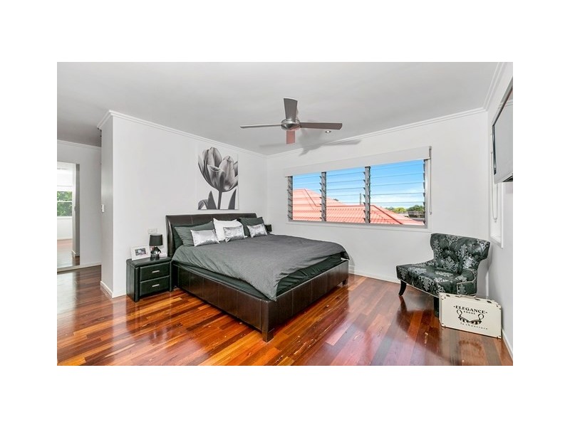 27 Roseneath Parade, Wynnum West QLD 4178