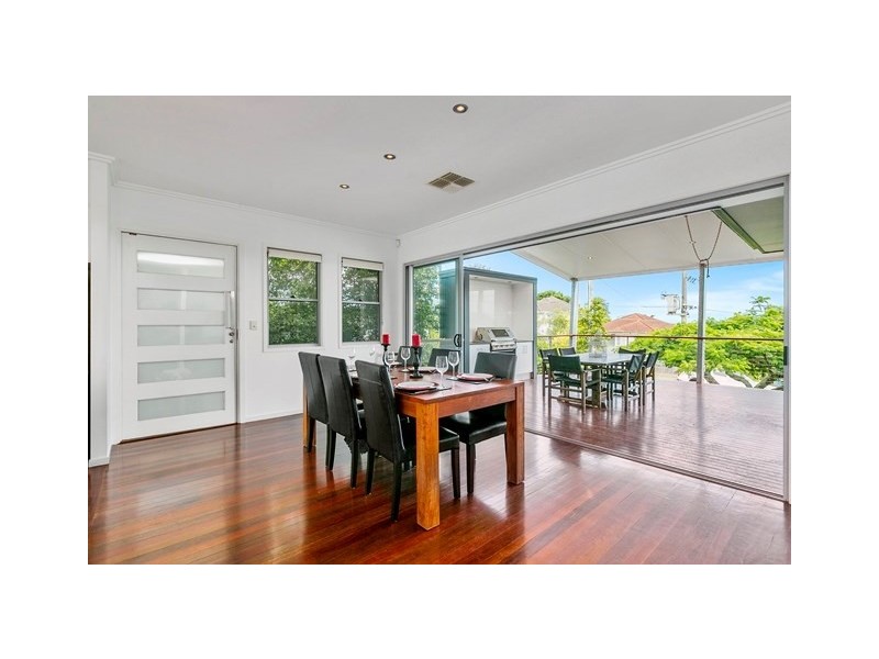 27 Roseneath Parade, Wynnum West QLD 4178