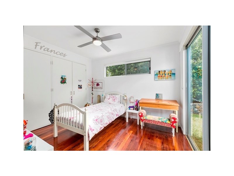 27 Roseneath Parade, Wynnum West QLD 4178