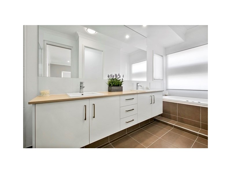 108 Melville Terrace, Manly QLD 4179