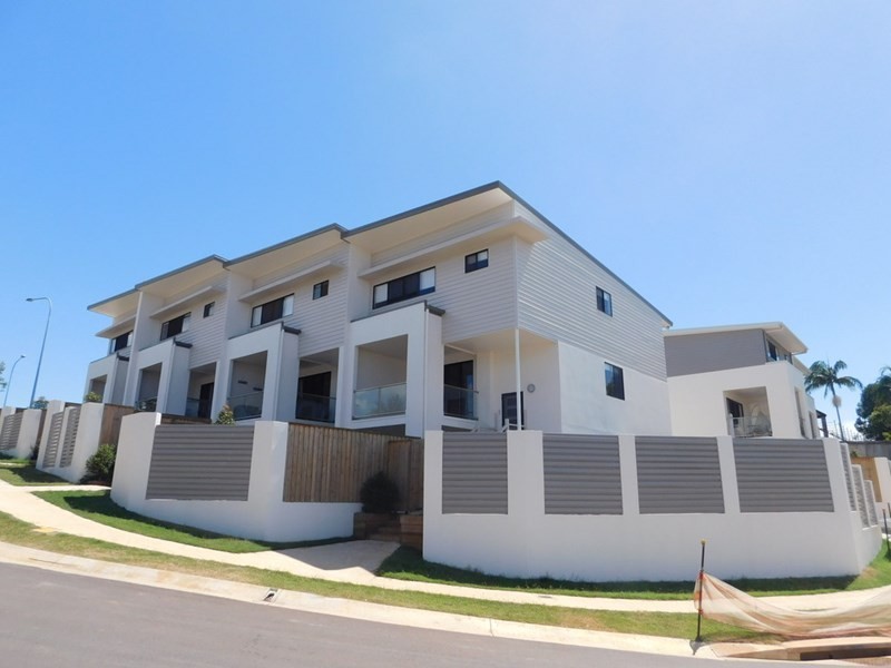 1/8 Oasis Close, Manly West QLD 4179