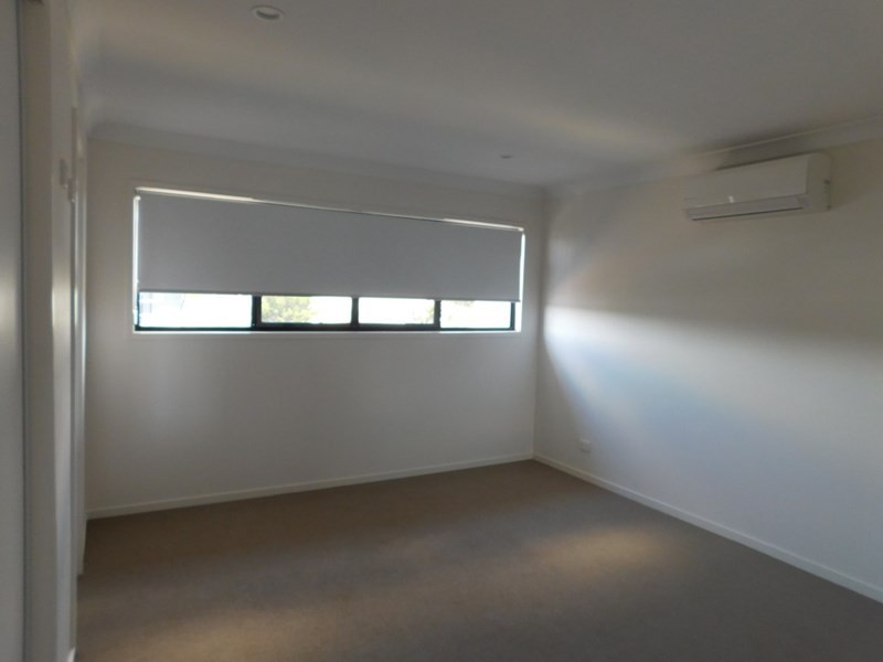 1/8 Oasis Close, Manly West QLD 4179