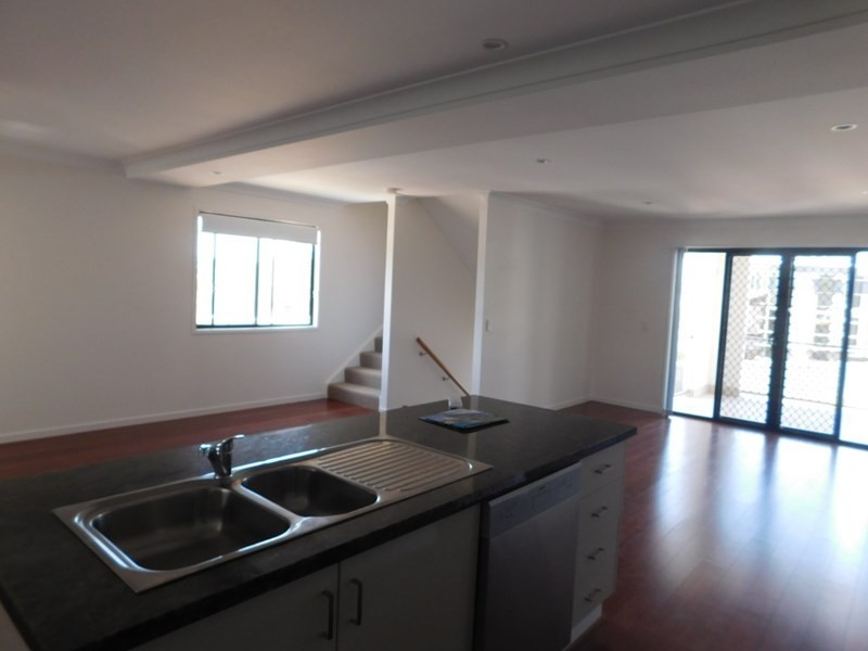 1/8 Oasis Close, Manly West QLD 4179