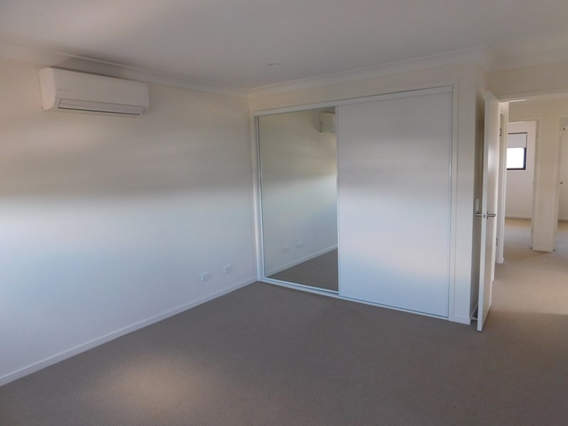 1/8 Oasis Close, Manly West QLD 4179