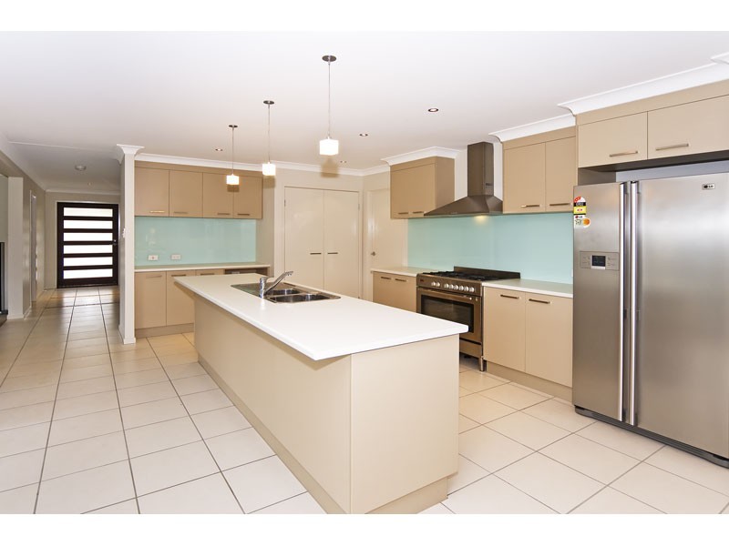 56 Rymera Crescent, Gumdale QLD 4154
