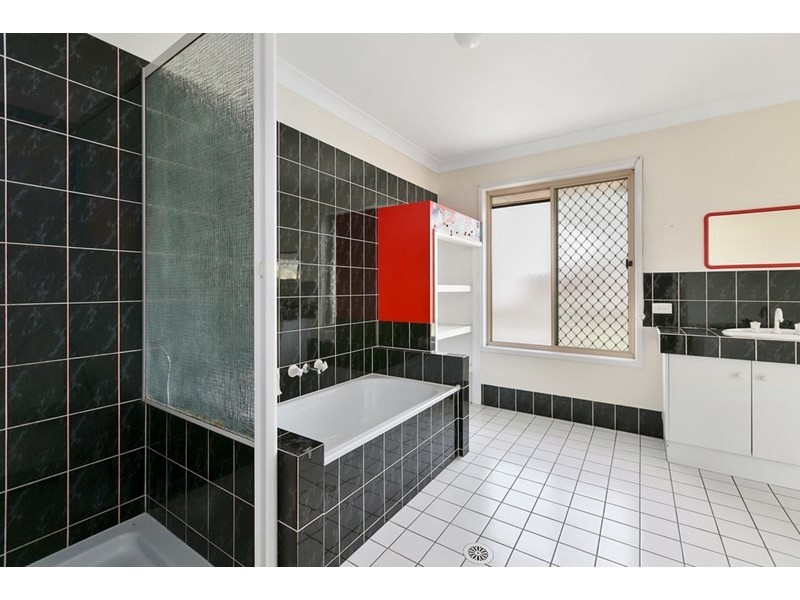 319 Wondall Road, Wynnum West QLD 4178