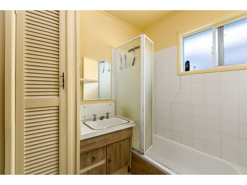 355 Whites Road, Lota QLD 4179