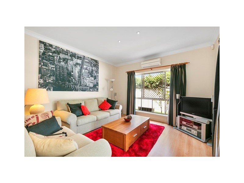 25 Greggor Street, Wynnum West QLD 4178