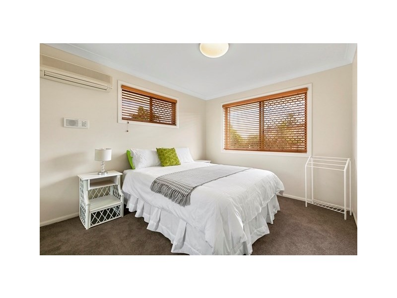 25 Greggor Street, Wynnum West QLD 4178