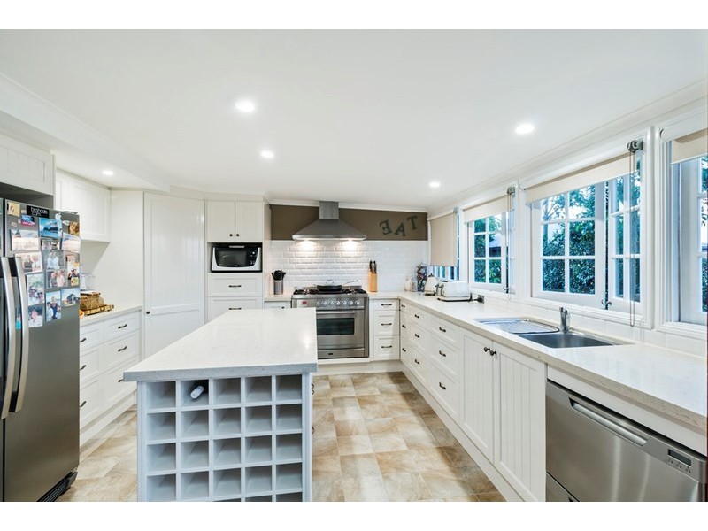 1 Akonna Street, Wynnum QLD 4178