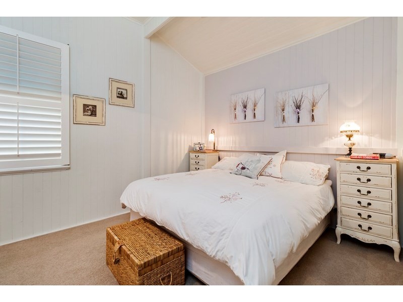 1 Akonna Street, Wynnum QLD 4178