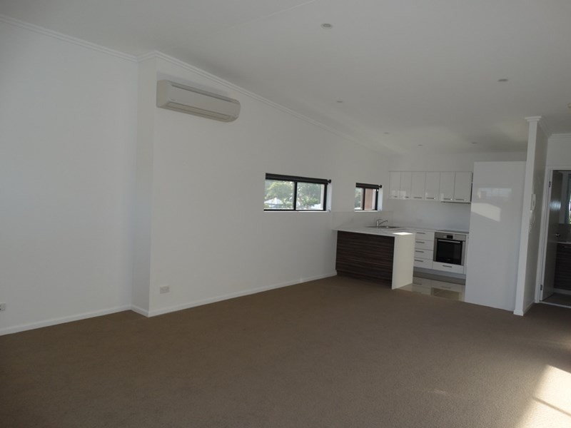 8/39 Yamboyna Street, Manly QLD 4179