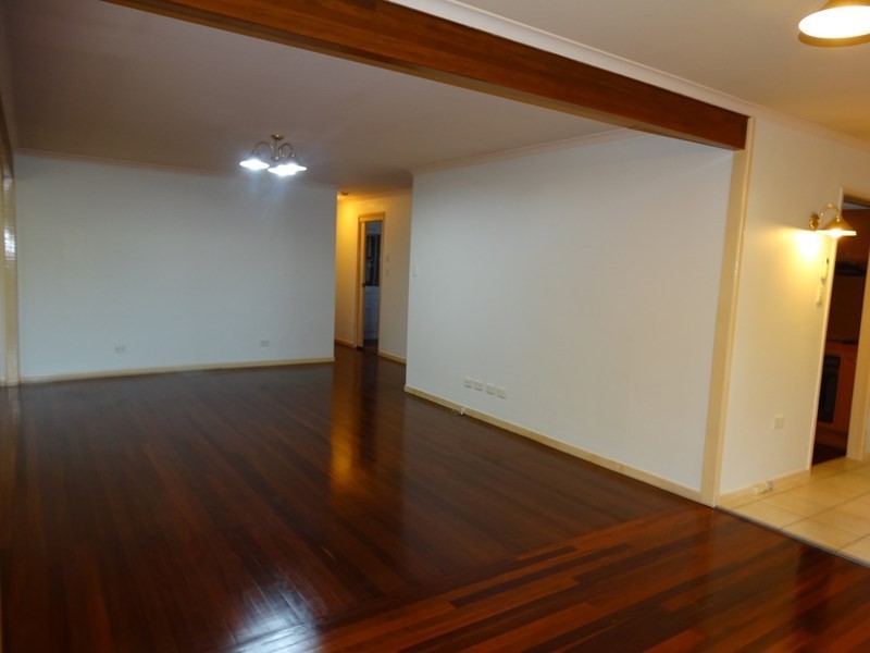 8 Hinckley Street, Manly West QLD 4179