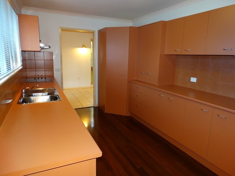 8 Hinckley Street, Manly West QLD 4179