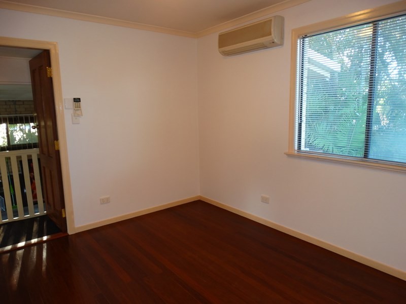 8 Hinckley Street, Manly West QLD 4179