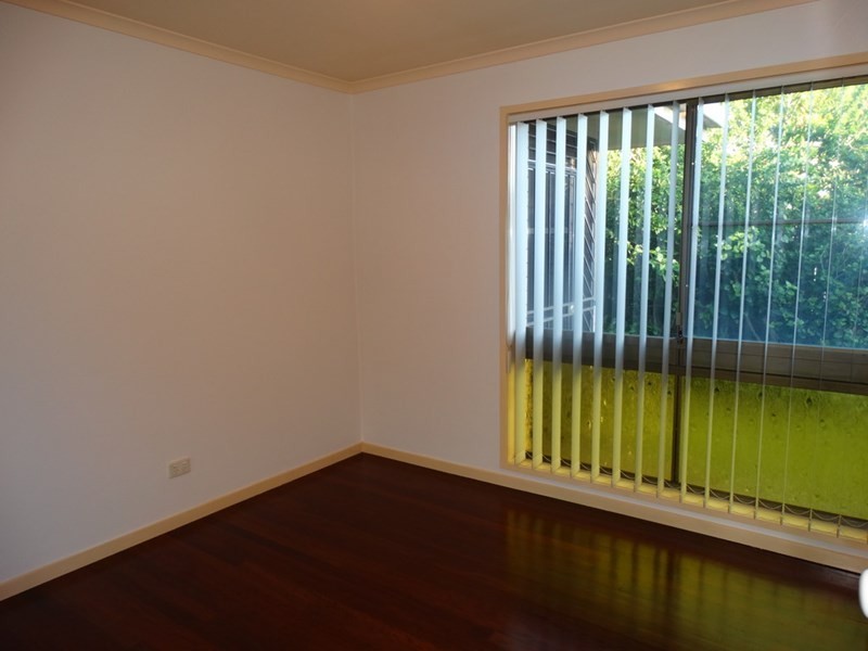 8 Hinckley Street, Manly West QLD 4179