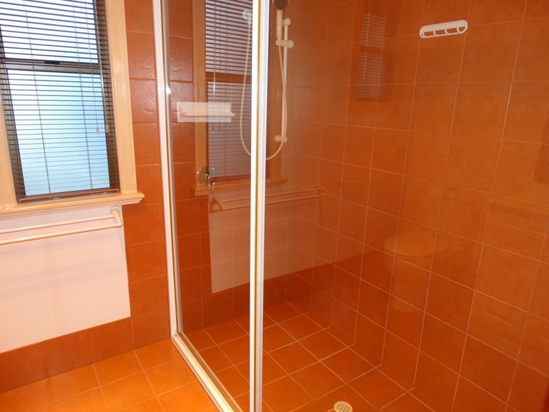 8 Hinckley Street, Manly West QLD 4179