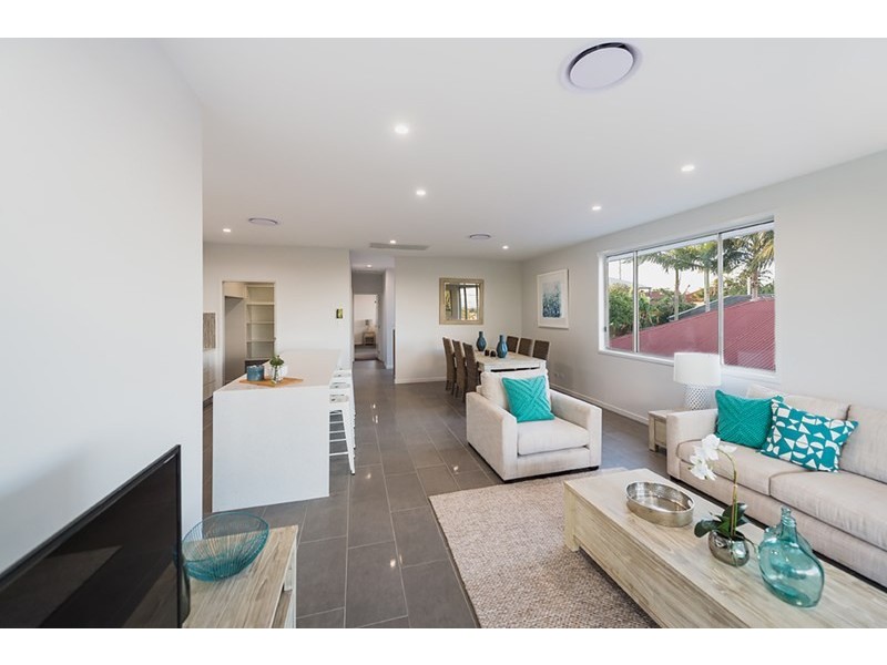 6 Kitchener Street, Wynnum QLD 4178