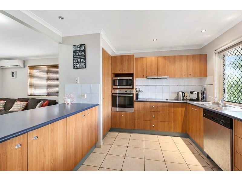 13/8 Zahner Place, Manly West QLD 4179