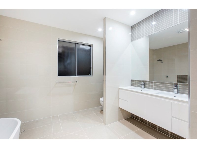 4 Kitchener Street, Wynnum QLD 4178