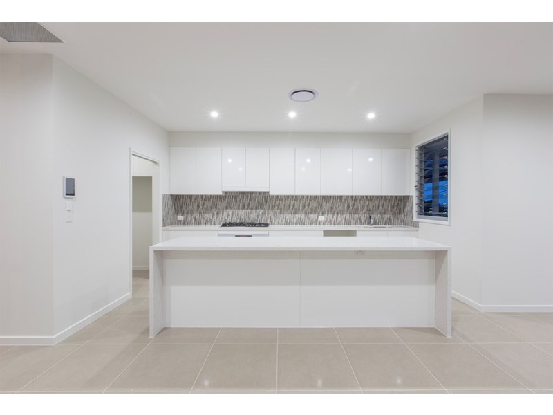 4 Kitchener Street, Wynnum QLD 4178