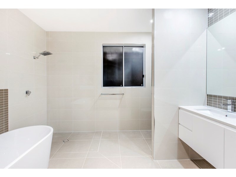 4 Kitchener Street, Wynnum QLD 4178