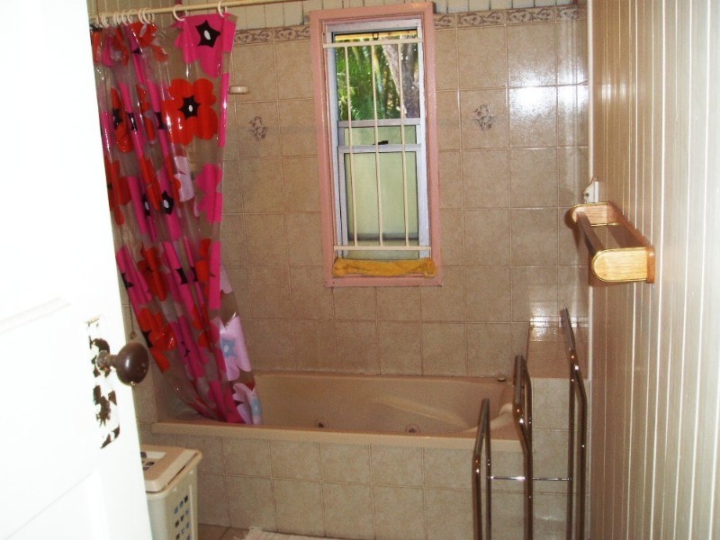 76 Macdonald Street, Lota QLD 4179