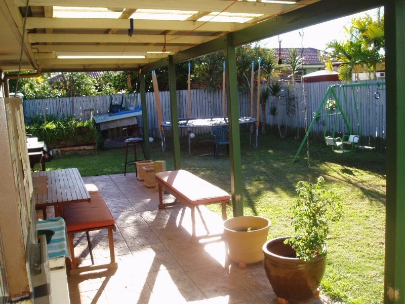 6 Miles Crescent, Manly West QLD 4179