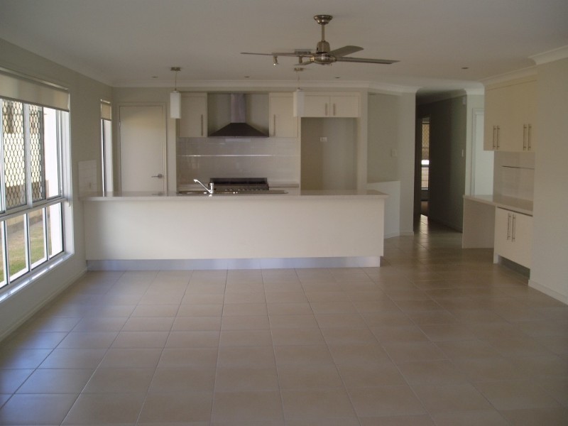 43 Rymera Crescent, Gumdale QLD 4154